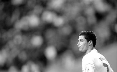 世体：梅西亲签的新秀球星卡被拍卖行估值35000欧元（世体：拍卖行给梅西亲笔签名新秀卡估价3.5万欧元）