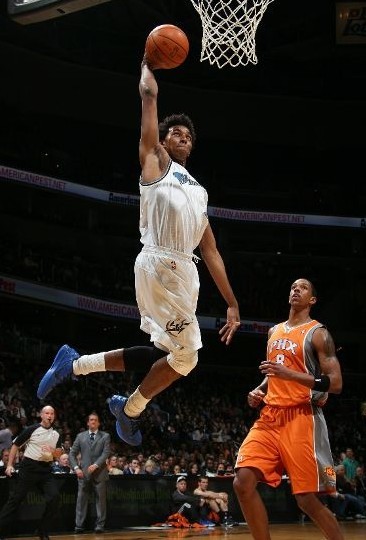 状态火热！库兹马17中13轰赛季新高31分（库兹马手感爆棚：17投13中砍下赛季最高31分）