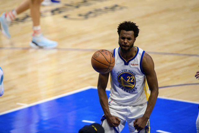 西甲半场：博耶点射破门，阿拉维斯暂1-0皇家社会（西甲半场战报：博耶点球建功，阿拉维斯暂以1-0领先皇家社会）