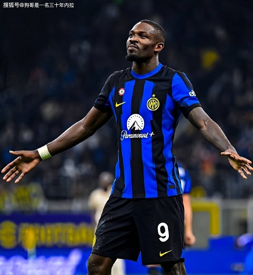 里夫斯回应替补安排：以团队为先（里夫斯谈替补角色：团队利益优先）