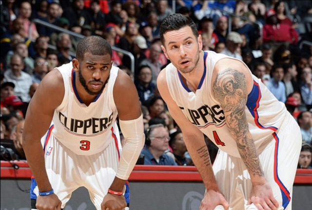 康宁汉姆半场15分7助攻，斯图尔特变身进攻端奇兵（康宁汉姆半场轰15分7助，斯图尔特化身进攻奇兵）