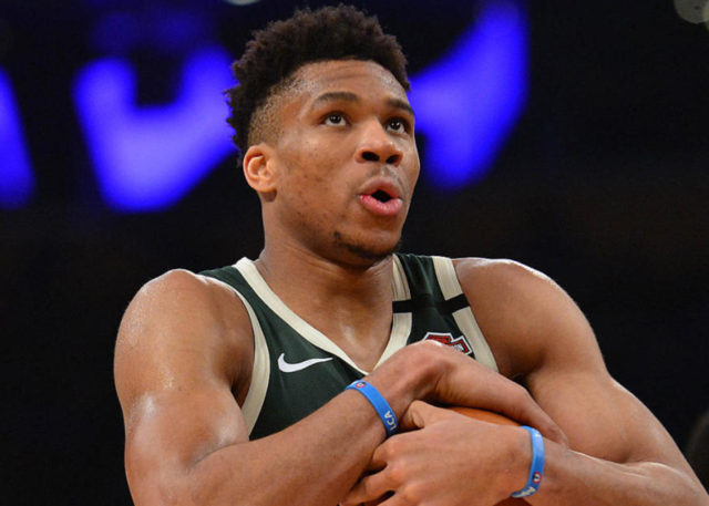 曾凡博：因家人突发情况搁置了所有计划，很开心能为北京而战（曾凡博因家人突发状况暂停所有计划，称能为北京出战倍感欣喜）