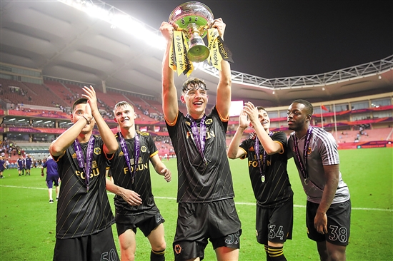 U19世锦赛，中国女排开门红！但黄悦鑫退步，全队一传防守需提高（U19世锦赛中国女排迎首胜：黄悦鑫状态下滑，全队一传与防守仍待提升）