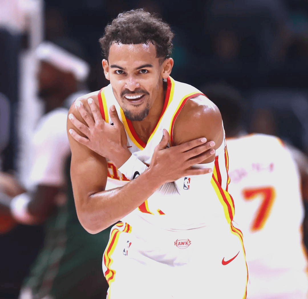 足坛年度十大新闻出炉，各界议论不断（年度足坛十大要闻揭晓，引发各界热议）