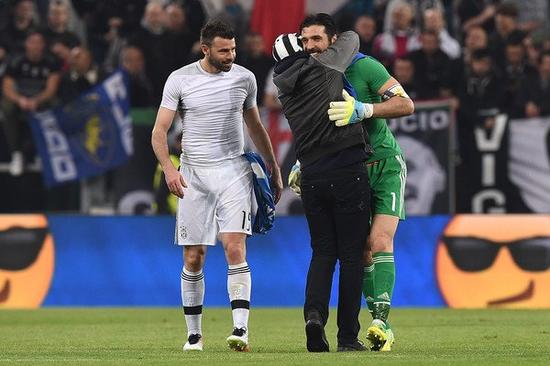 Shams：芬尼-史密斯今日迎火箭首秀，对手正是老东家湖人（Shams：芬尼-史密斯今日火箭首秀，首战碰老东家湖人）