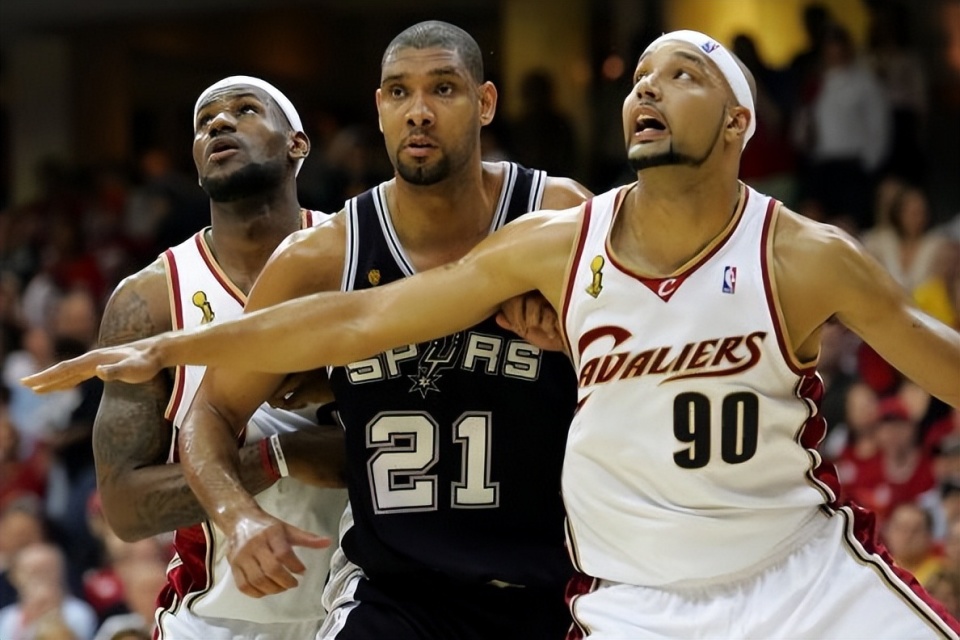 技惊四座，麦克托米奈开场3分钟为苏格兰打入一粒精彩的倒钩（麦克托米奈开场3分钟倒钩破门，技惊四座）