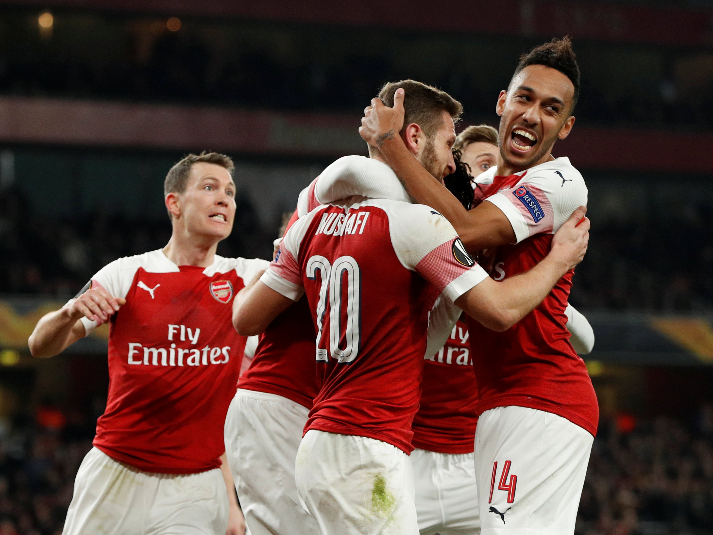 北京国安足协杯夺冠，法比奥荣膺金靴，球员拼尽全力，彰显拼搏精神。（北京国安加冕足协杯冠军，法比奥夺金靴，全队鏖战诠释拼搏精神）