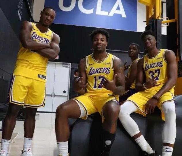 NBA漫谈｜领先25分也被翻？火箭“钉柱式”输鹈鹕，申京你是真飘了（NBA随笔｜25分领先仍遭大逆转？火箭被鹈鹕“钉柱”，申京这回真飘了）