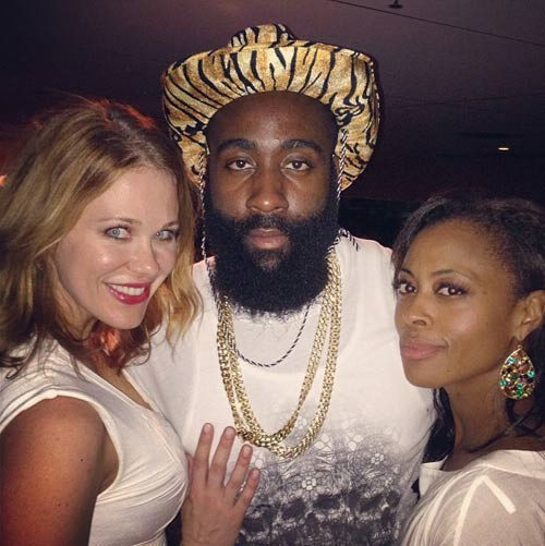 法甲前瞻：尼斯主场御敌盼止颓势，马赛先赛取胜即可登顶（法甲前瞻：尼斯力拼主场止颓，马赛先赛赢球即登顶）