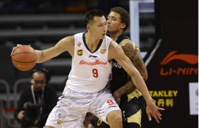 希勒：伊萨克真想走就赶紧卖了，纽卡的夏窗一团糟（希勒：伊萨克若铁心离队就尽快出售，纽卡今夏转会窗一塌糊涂）