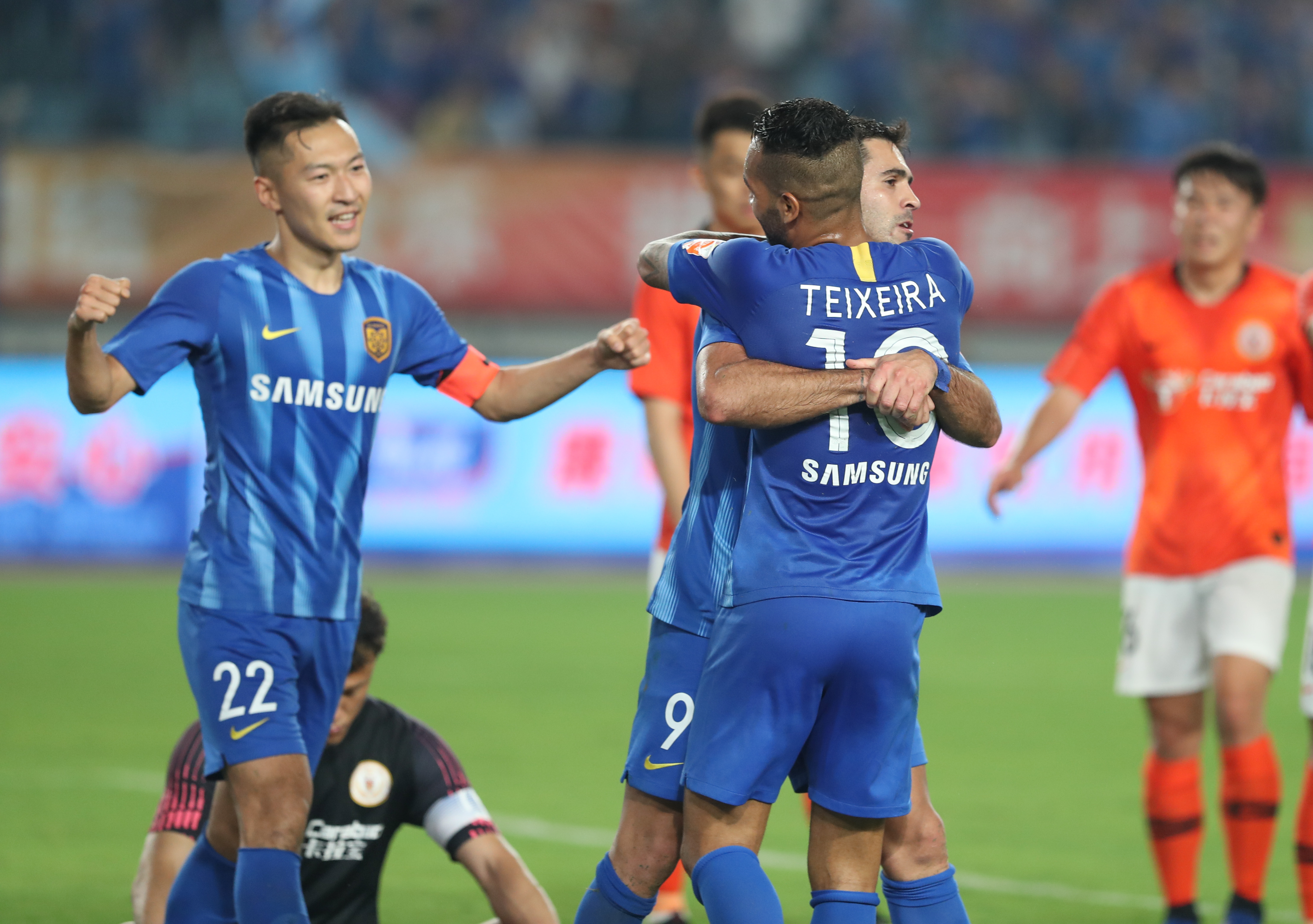 段永平问王石为何仍在创业，回应称因热爱（段永平问王石为何坚持创业，王石：因热爱）