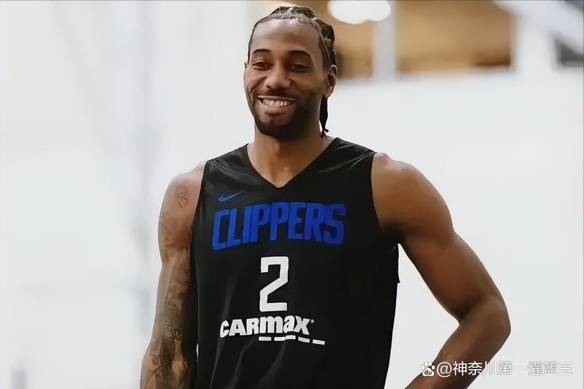 防守反击！刘泽一大帽宁鸿宇三分球 反击跟进补篮再拿两分（由守转攻！刘泽一封盖宁鸿宇三分，快下跟进补篮再添两分）