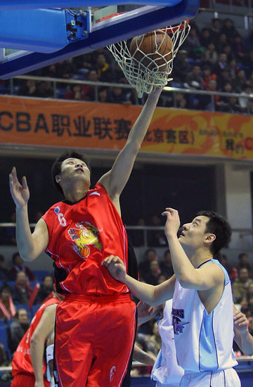 德比战投掷物品，西足协处罚塞维利亚部分看台关闭3场+罚款（德比扔物事件：西足协罚塞维利亚部分看台关闭3场并处以罚款）